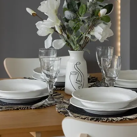 Cozy & Sunny For 4 Guests Kolejowa By Renters *