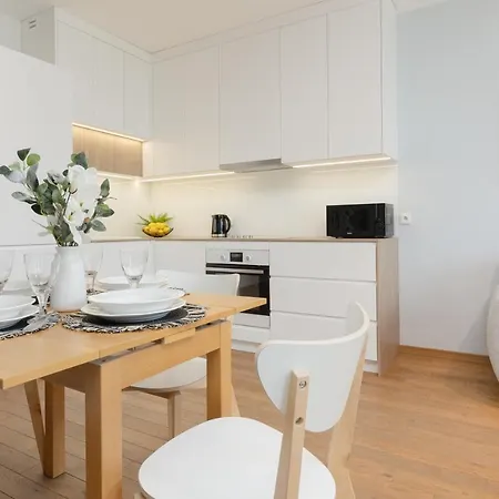 Cozy & Sunny For 4 Guests Kolejowa By Renters Lejlighed Warszawa