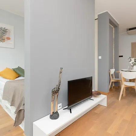 Cozy & Sunny For 4 Guests Kolejowa By Renters Lejlighed