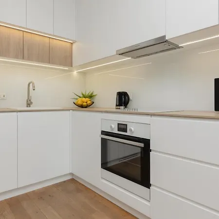 Cozy & Sunny For 4 Guests Kolejowa By Renters *