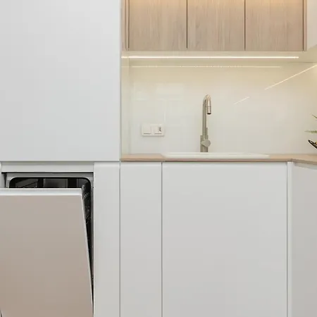 Cozy & Sunny For 4 Guests Kolejowa By Renters * Warsaw