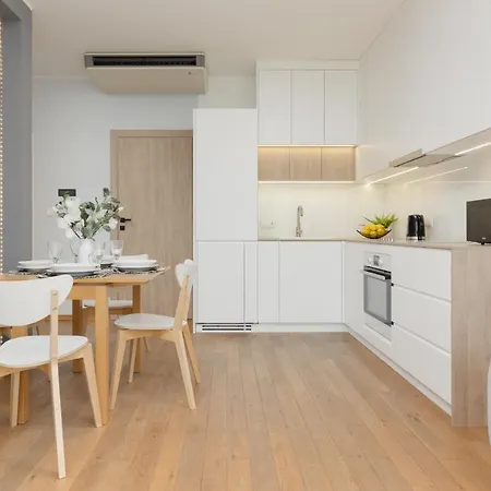 Cozy & Sunny For 4 Guests Kolejowa By Renters Warschau