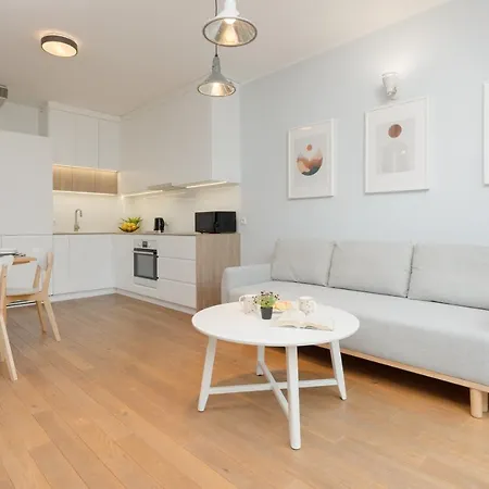 Apartment Cozy & Sunny For 4 Guests Kolejowa By Renters