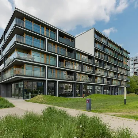 Cozy & Sunny For 4 Guests Kolejowa By Renters