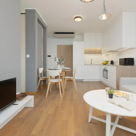 Apartment Cozy & Sunny For 4 Guests Kolejowa By Renters